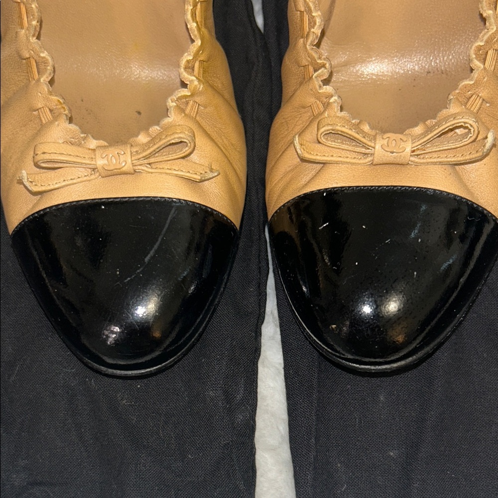 CHANEL Tan and Black Cap Toe Flats - Picture 9 of 9
